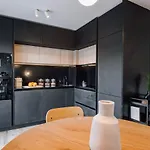 Oliveira - 1 Bedroom, Parking In Parque Nacoes Lizbona